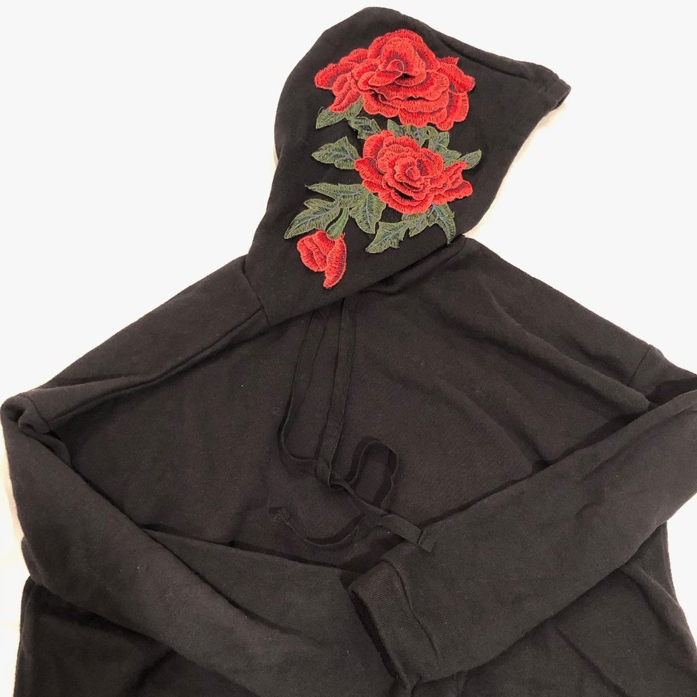 Black Cropped Sweatshirt w/ Rose Embroidery